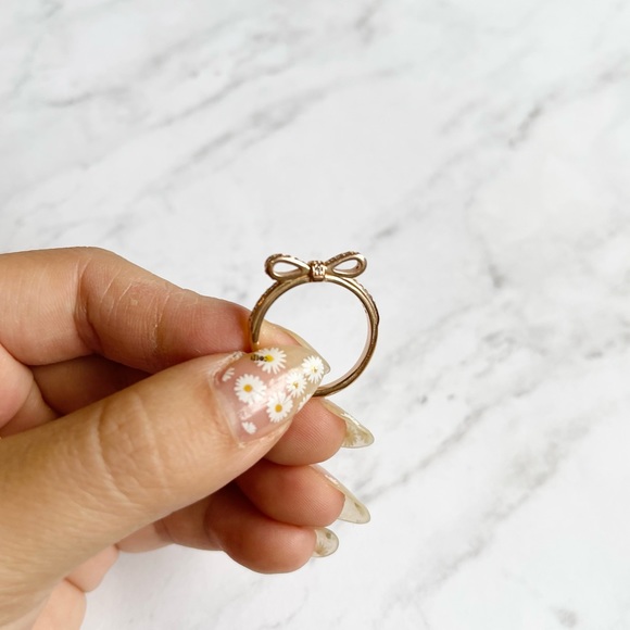 Pandora Sparkling Bow Crystals Ring - Picture 3 of 7